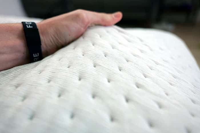 Casper Snow Hybrid 2024 Cover Close