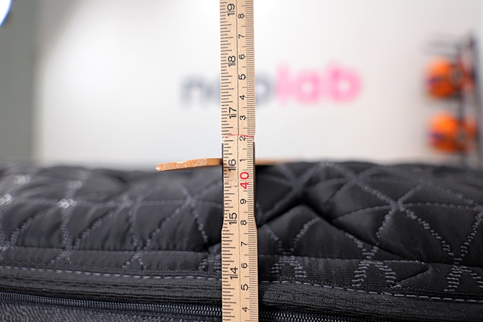 Helix Midnight Elite 2025 Measuring Materials Close