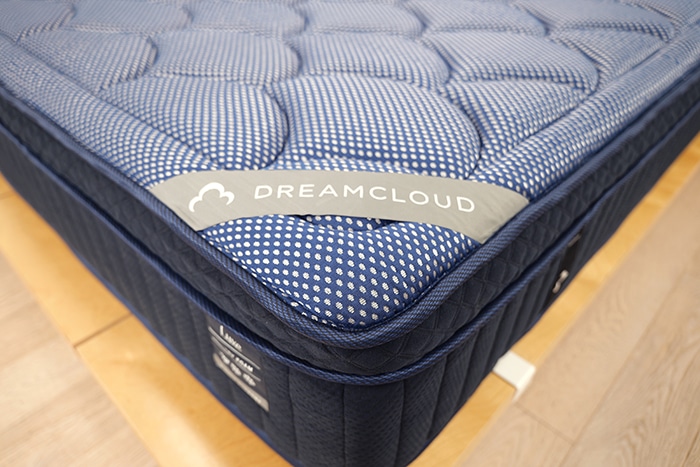 Dreamcloud Luxe Corner Close